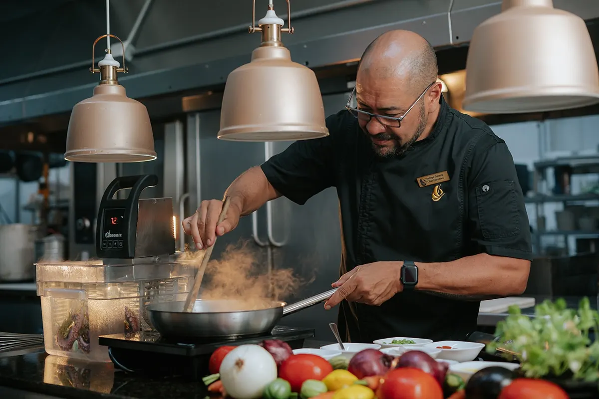 Imagen destacada de “Un encuentro culinario: el chef Rodrigo Salazar de Parador Nature Resort”