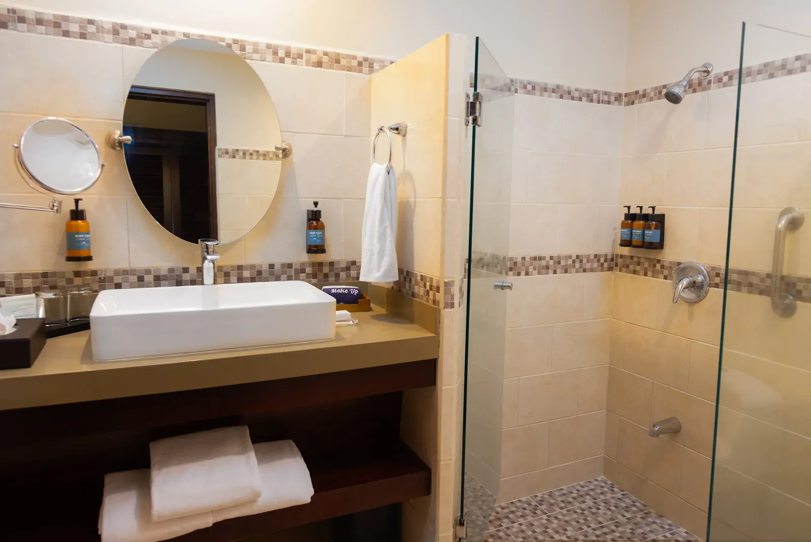 Garden Room bathroom with a round mirror and a walk-in shower