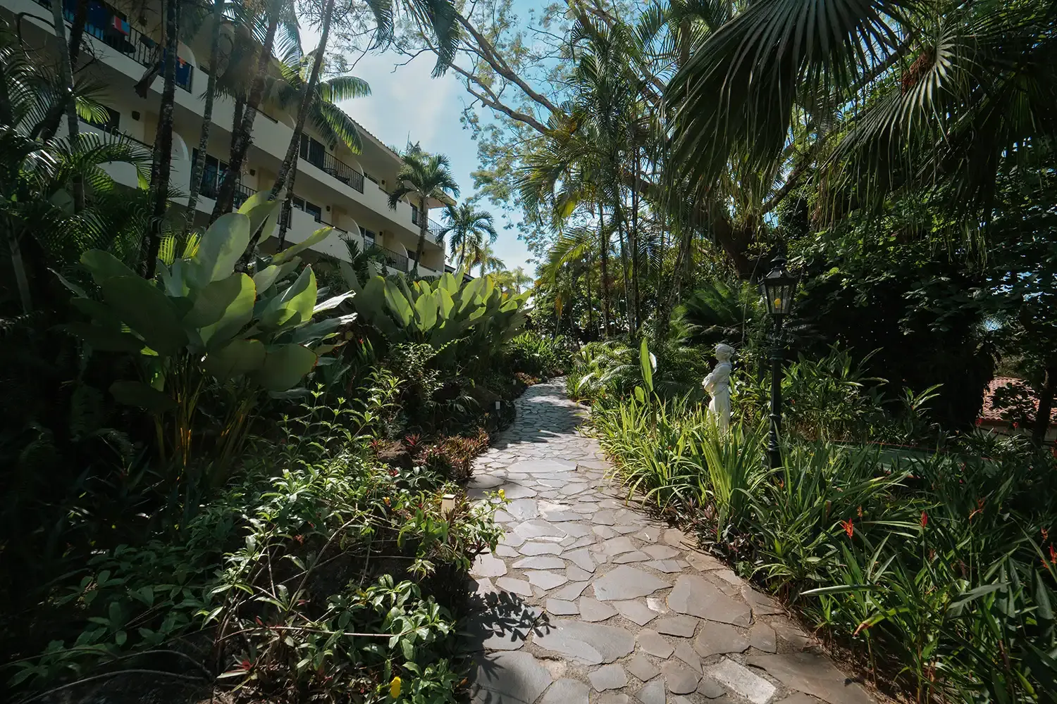 jardín tropical en Parador Nature Resort, Manuel Antonio