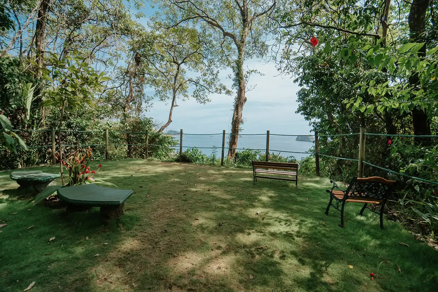 jardín tropical en Parador Nature Resort, Manuel Antonio