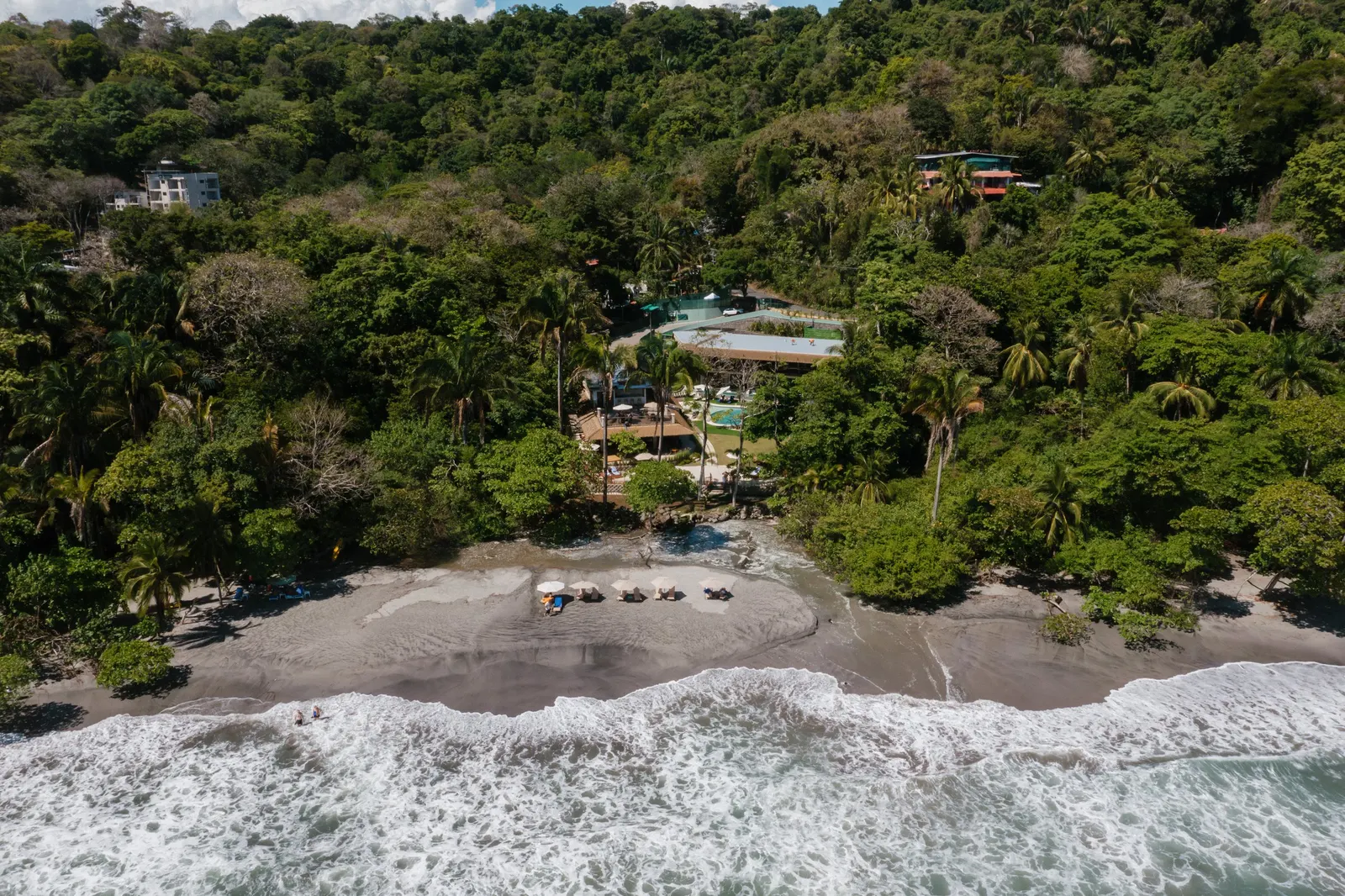Miamar from above: the resort in the forest behind Playa Espadilla, loungers on the sand and waves rolling in